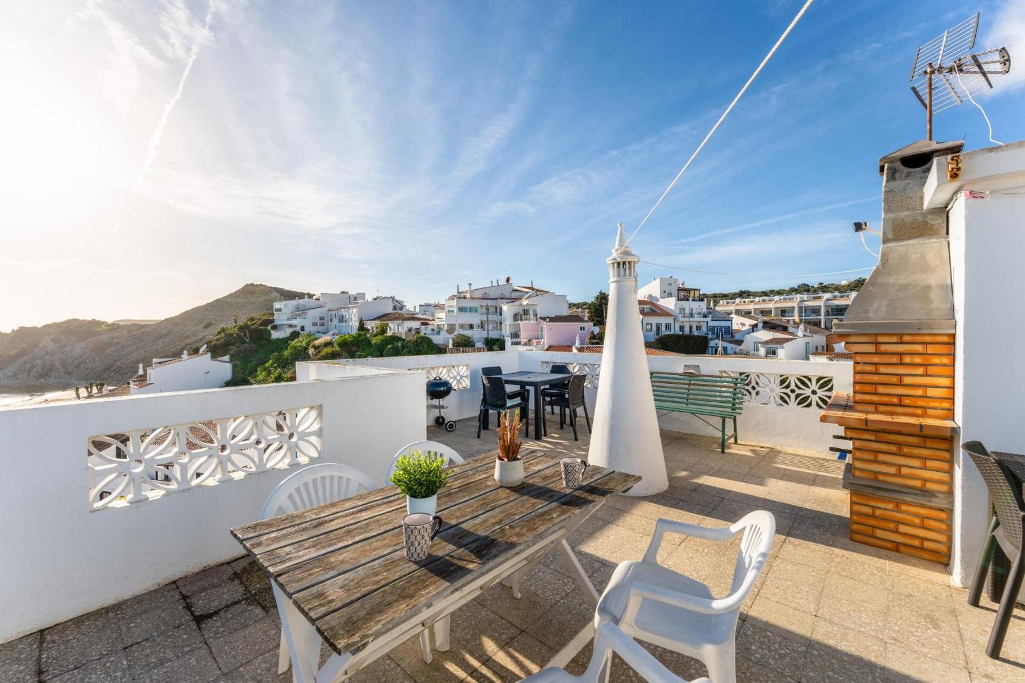 Comfy Flat W/ Rooftop Beach View By Lovelystay Burgau Zewnętrze zdjęcie